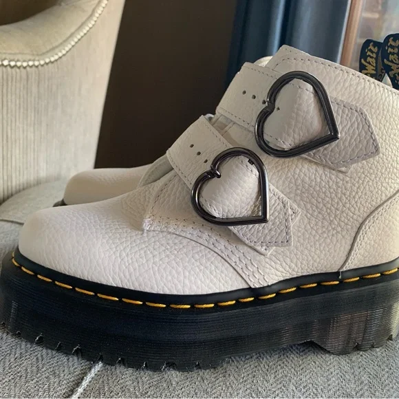 Dr. Martens Devon Heart White Leather Platform Boots Women’s US Size 6 - Picture 2 of 5